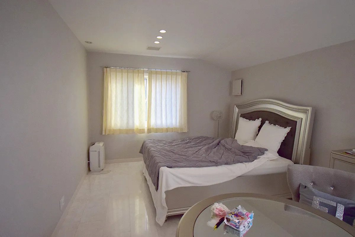 Contemporary Detached Home near Saiin Station with Expansive Interiors & Unique Split-Level Layout