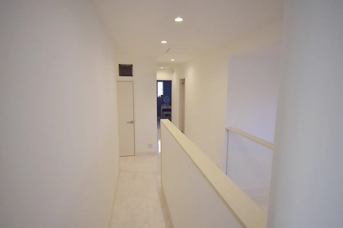 Contemporary Detached Home near Saiin Station with Expansive Interiors & Unique Split-Level Layout