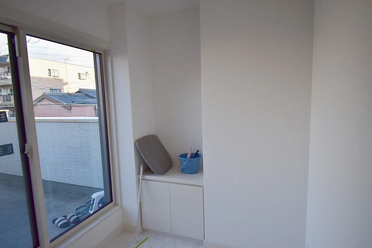 Contemporary Detached Home near Saiin Station with Expansive Interiors & Unique Split-Level Layout