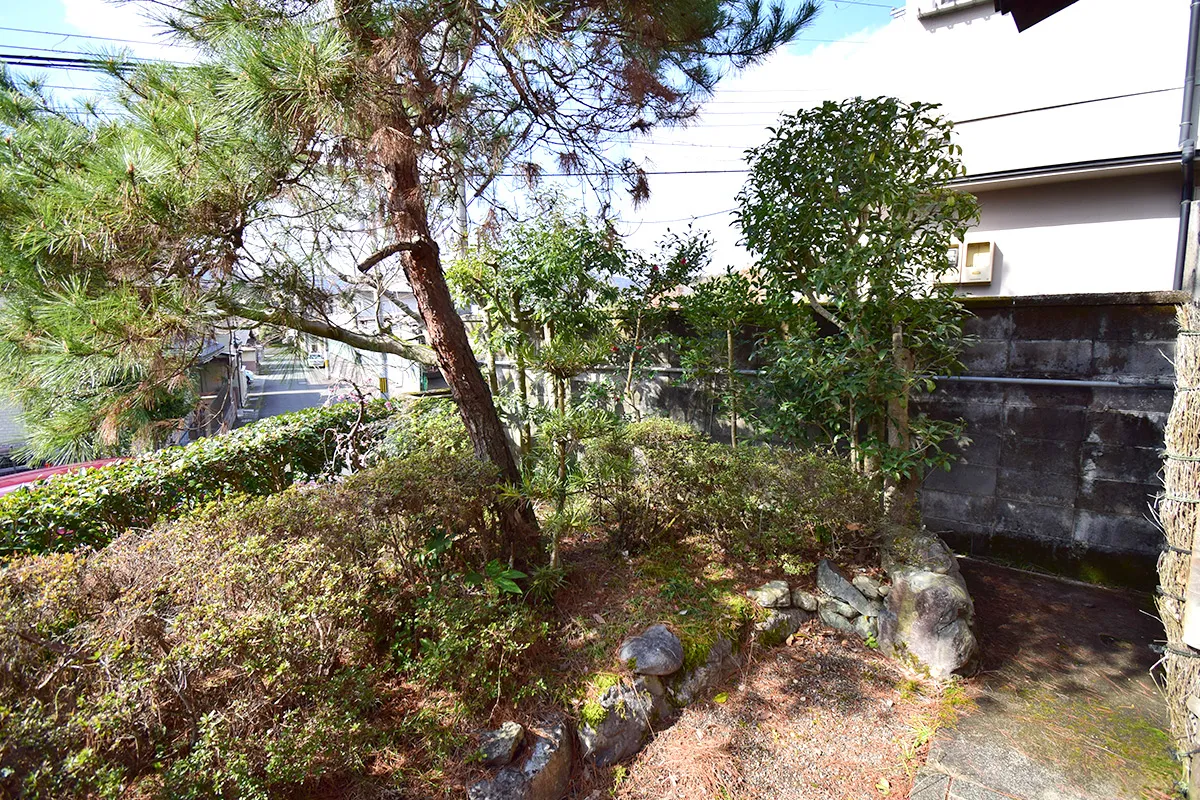 Quiet Family Retreat in Iwakura: Spacious 7DK Detached Home with Secure Parking & Lush Garden