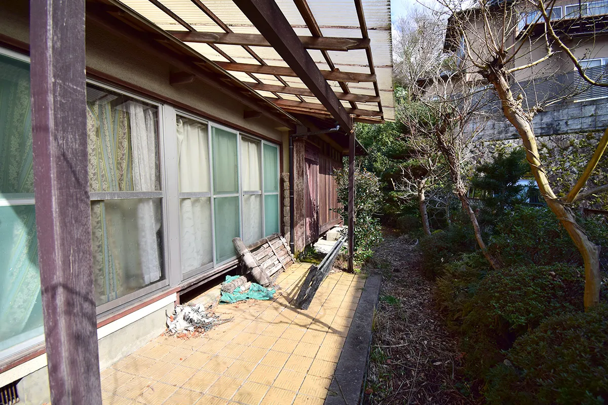 Quiet Family Retreat in Iwakura: Spacious 7DK Detached Home with Secure Parking & Lush Garden