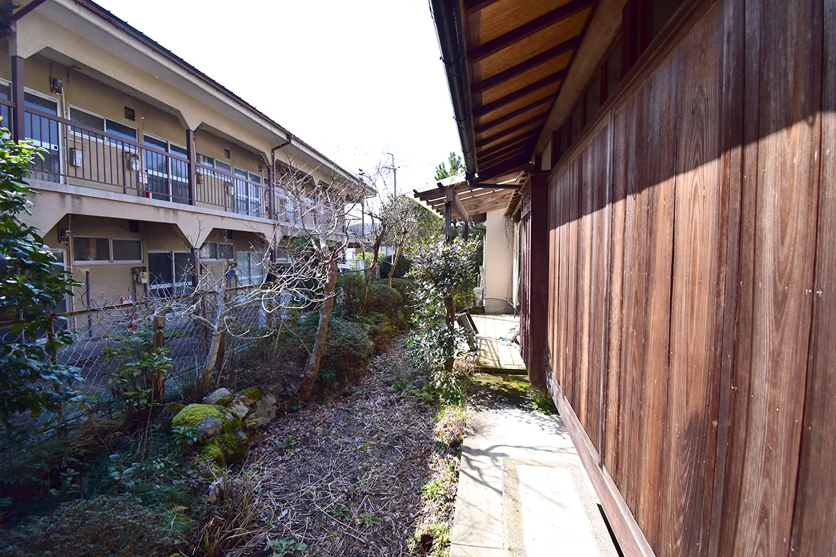 Quiet Family Retreat in Iwakura: Spacious 7DK Detached Home with Secure Parking & Lush Garden
