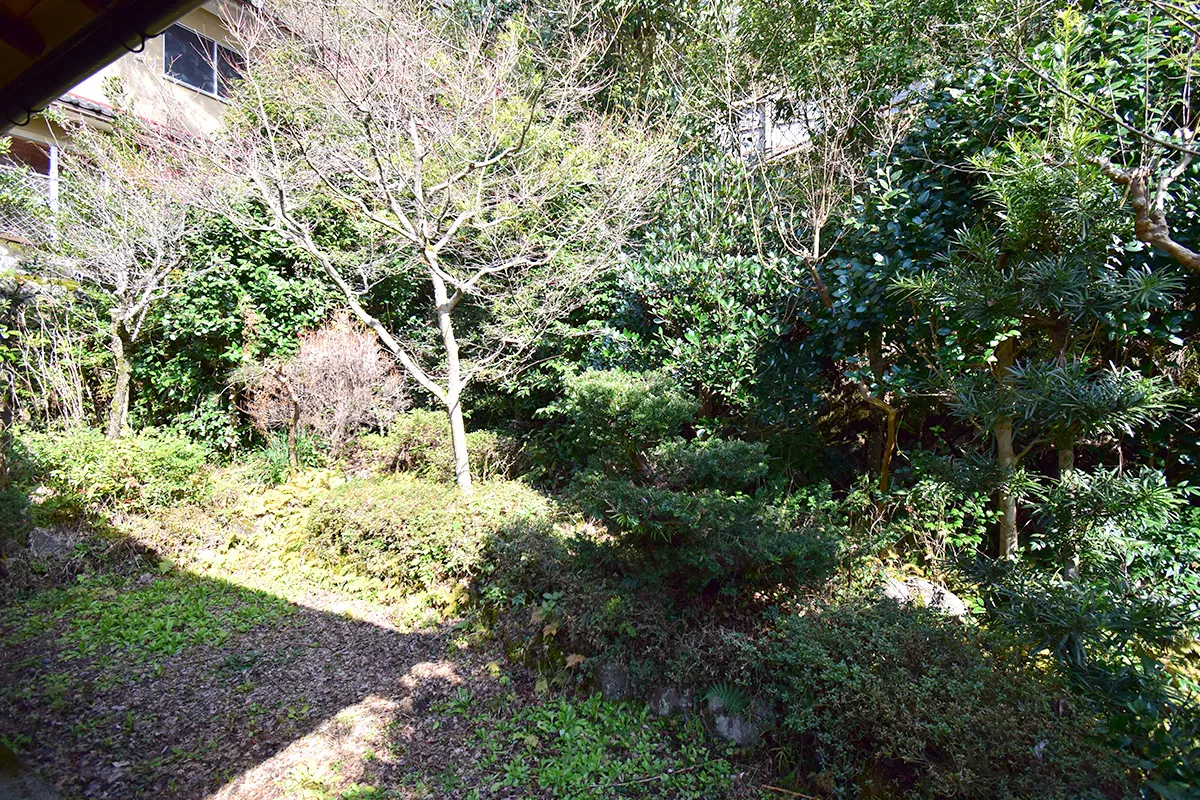 Quiet Family Retreat in Iwakura: Spacious 7DK Detached Home with Secure Parking & Lush Garden