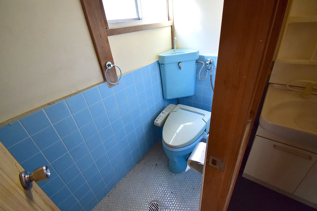 Quiet Family Retreat in Iwakura: Spacious 7DK Detached Home with Secure Parking & Lush Garden