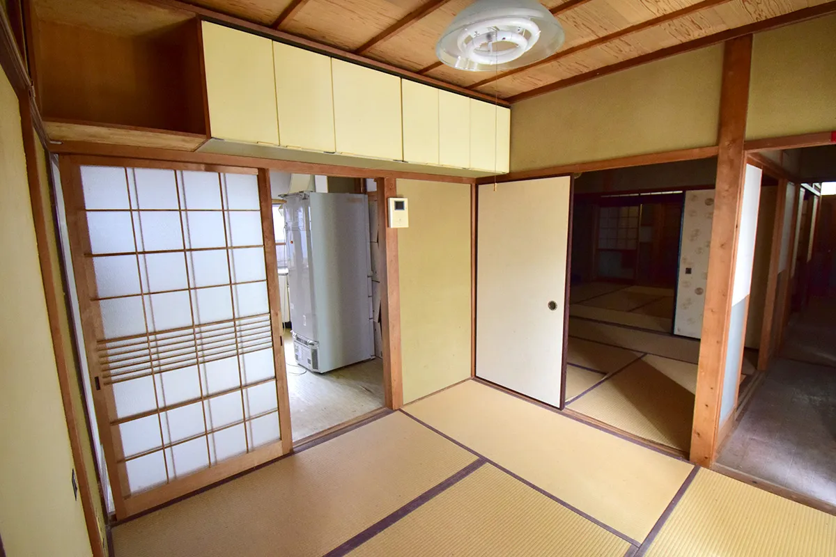Quiet Family Retreat in Iwakura: Spacious 7DK Detached Home with Secure Parking & Lush Garden