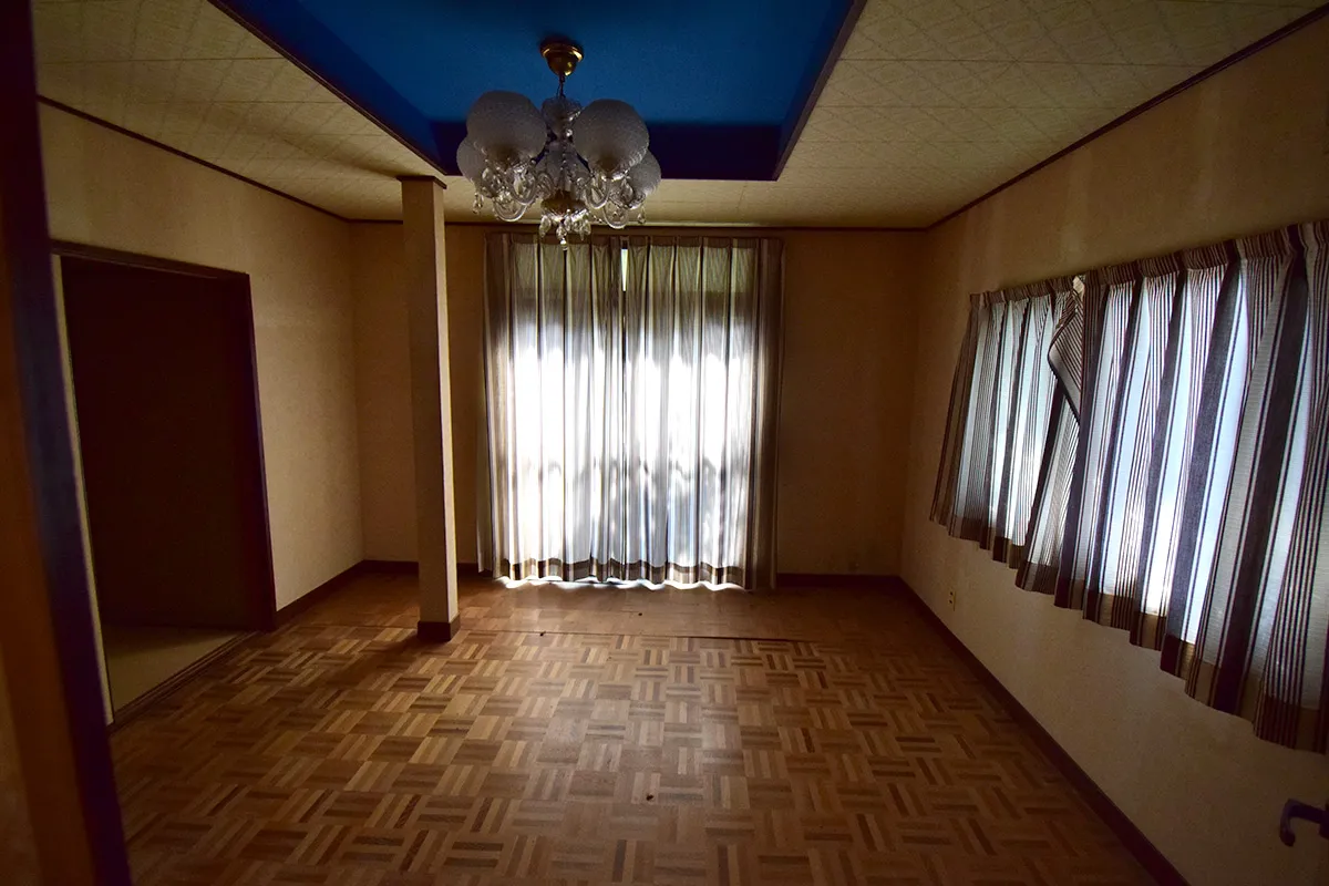 Quiet Family Retreat in Iwakura: Spacious 7DK Detached Home with Secure Parking & Lush Garden