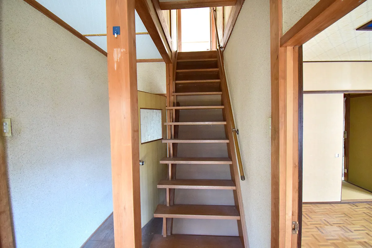 Quiet Family Retreat in Iwakura: Spacious 7DK Detached Home with Secure Parking & Lush Garden