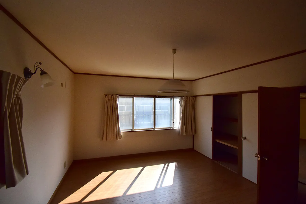 Quiet Family Retreat in Iwakura: Spacious 7DK Detached Home with Secure Parking & Lush Garden