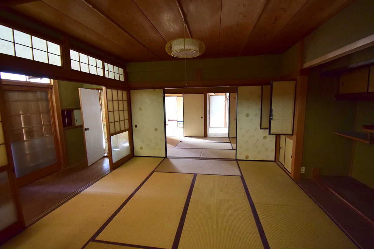 Quiet Family Retreat in Iwakura: Spacious 7DK Detached Home with Secure Parking & Lush Garden