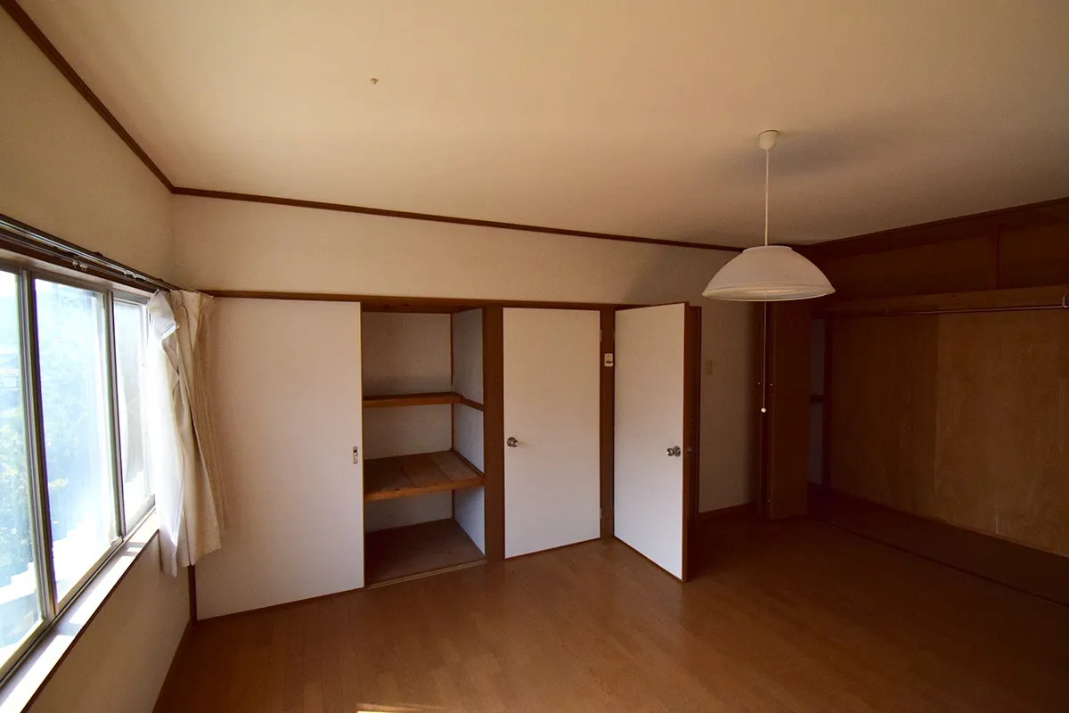 Quiet Family Retreat in Iwakura: Spacious 7DK Detached Home with Secure Parking & Lush Garden