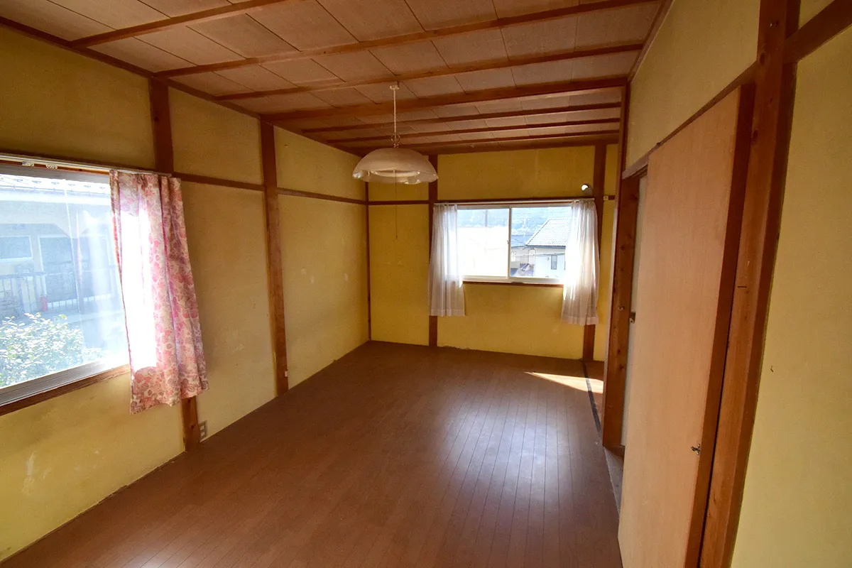 Quiet Family Retreat in Iwakura: Spacious 7DK Detached Home with Secure Parking & Lush Garden