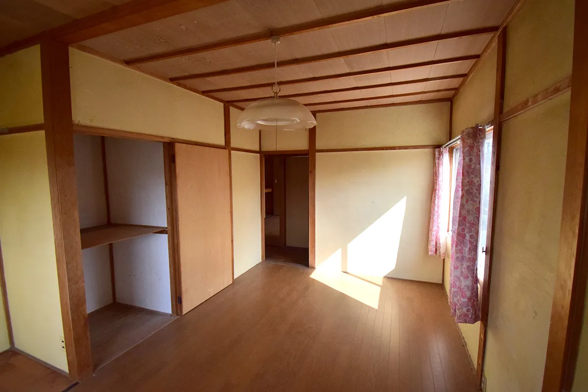 Quiet Family Retreat in Iwakura: Spacious 7DK Detached Home with Secure Parking & Lush Garden