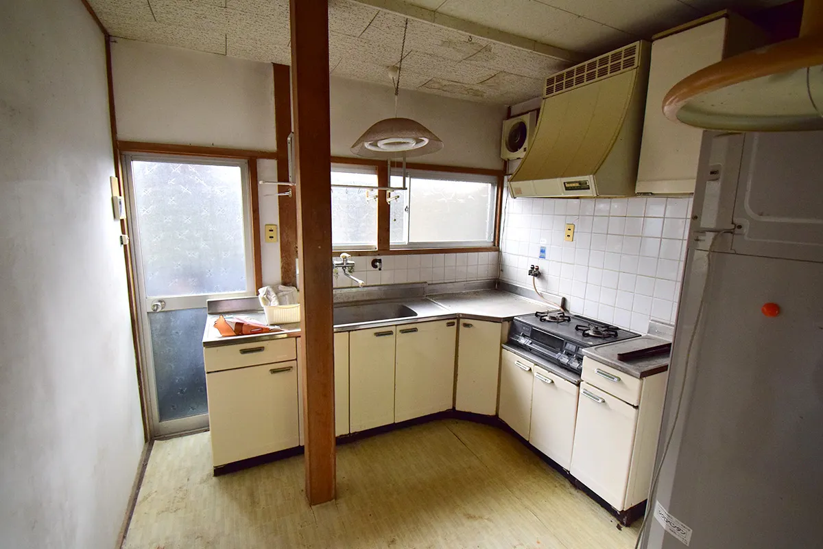 Quiet Family Retreat in Iwakura: Spacious 7DK Detached Home with Secure Parking & Lush Garden