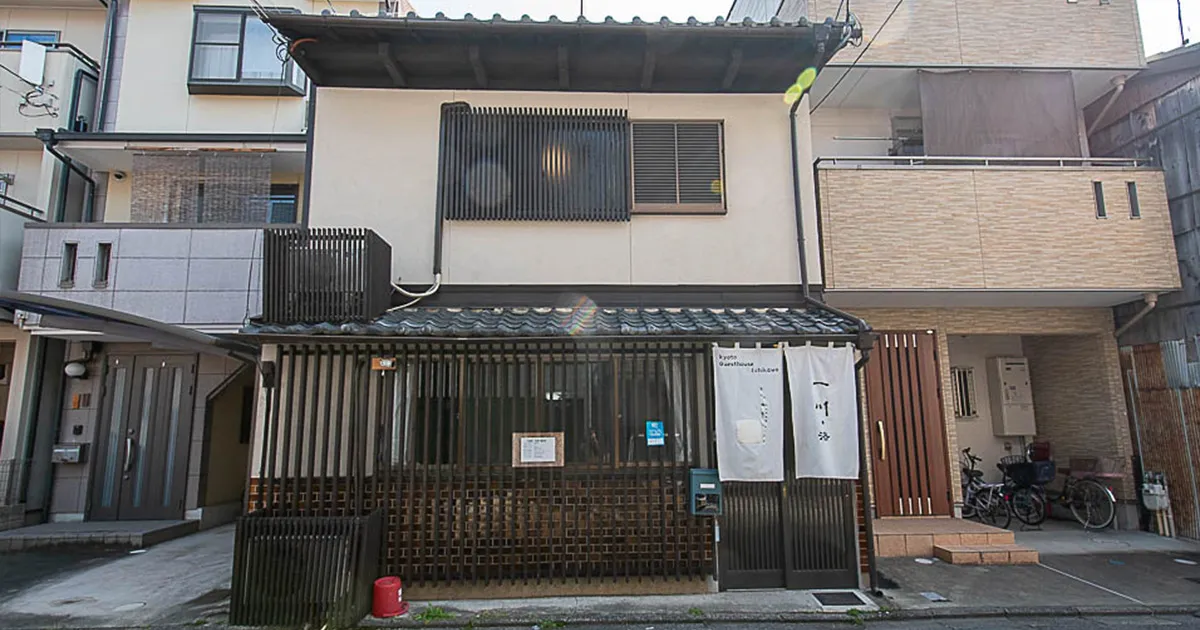 Fully renovated Licensed Guesthouse & Residence Steps from Nijo Castle