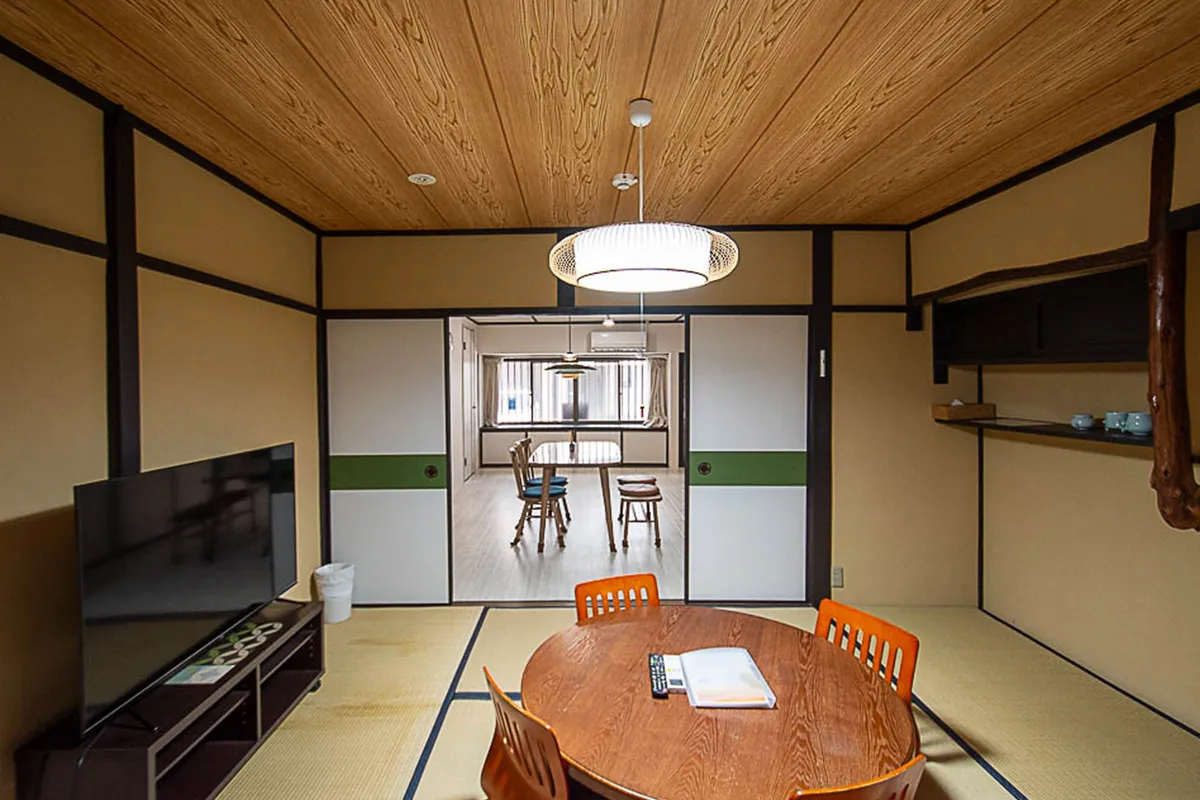 Fully renovated Licensed Guesthouse & Residence Steps from Nijo Castle