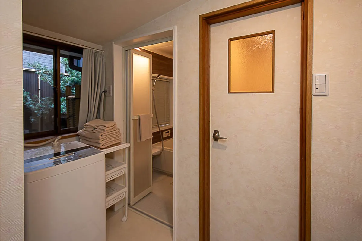 Fully renovated Licensed Guesthouse & Residence Steps from Nijo Castle