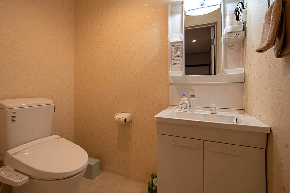 Fully renovated Licensed Guesthouse & Residence Steps from Nijo Castle
