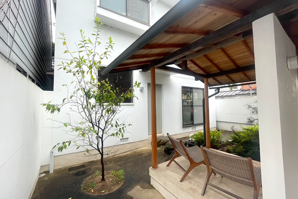 Fully Renovated Machiya Main House with Playful Slide & Private Courtyard