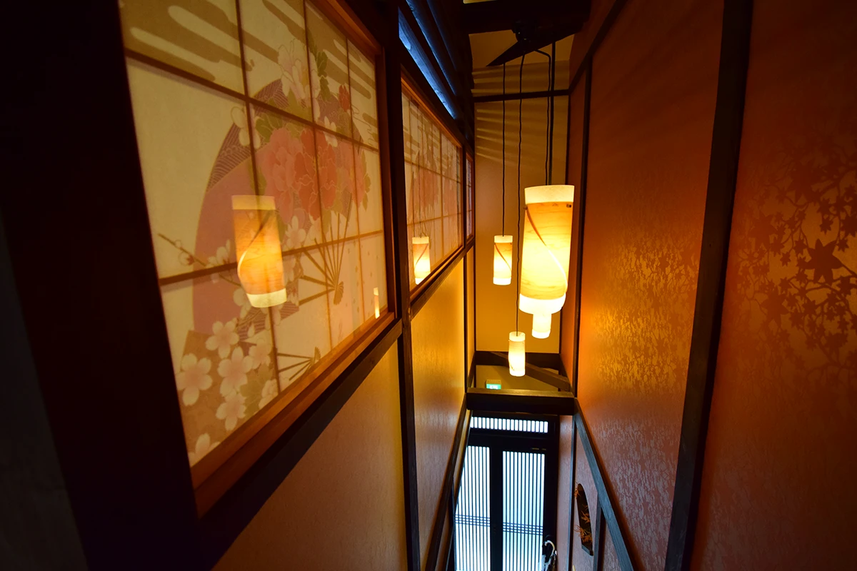 Fully renovated Licensed Guesthouse: Wooden Home with Traditional Charm Near West Oji Sanjo Station