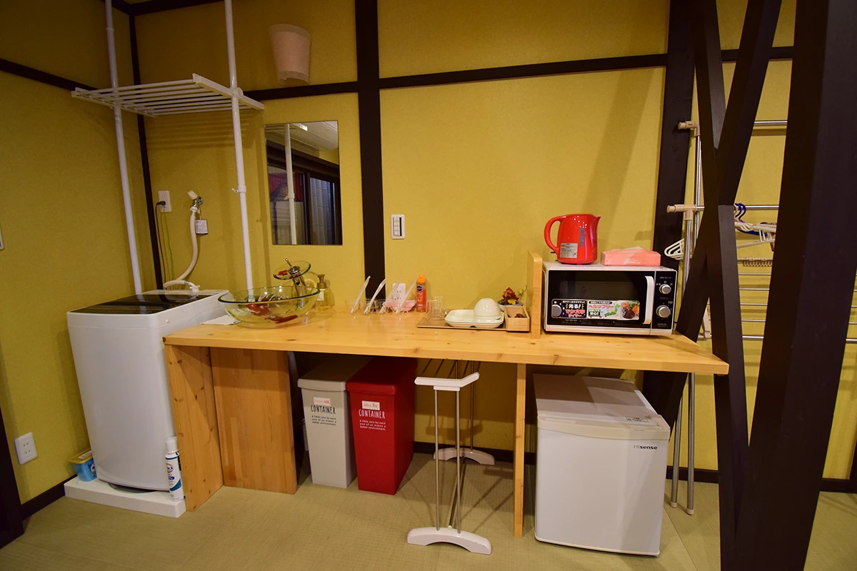 Fully renovated Licensed Guesthouse: Wooden Home with Traditional Charm Near West Oji Sanjo Station