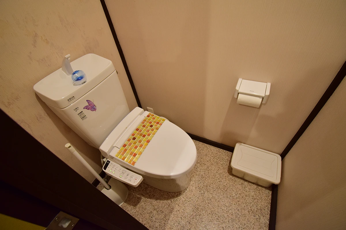 Fully renovated Licensed Guesthouse: Wooden Home with Traditional Charm Near West Oji Sanjo Station