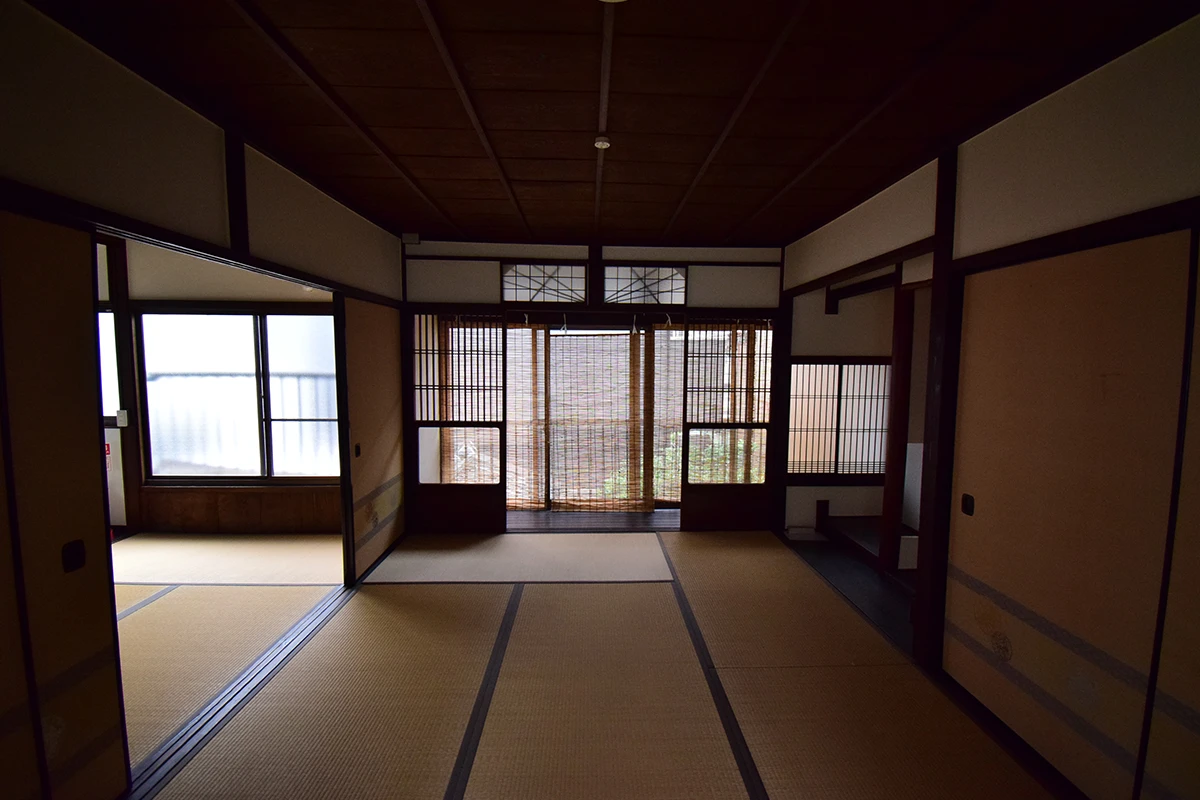 Modern Kyoto Machiya: Remodeled Living & Business Gem with Garden Views in Shimogyo