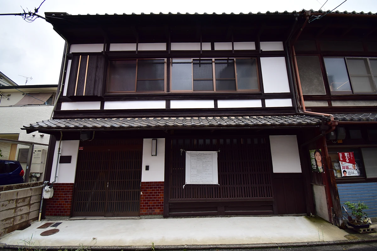 Modern Kyoto Machiya: Remodeled Living & Business Gem with Garden Views in Shimogyo
