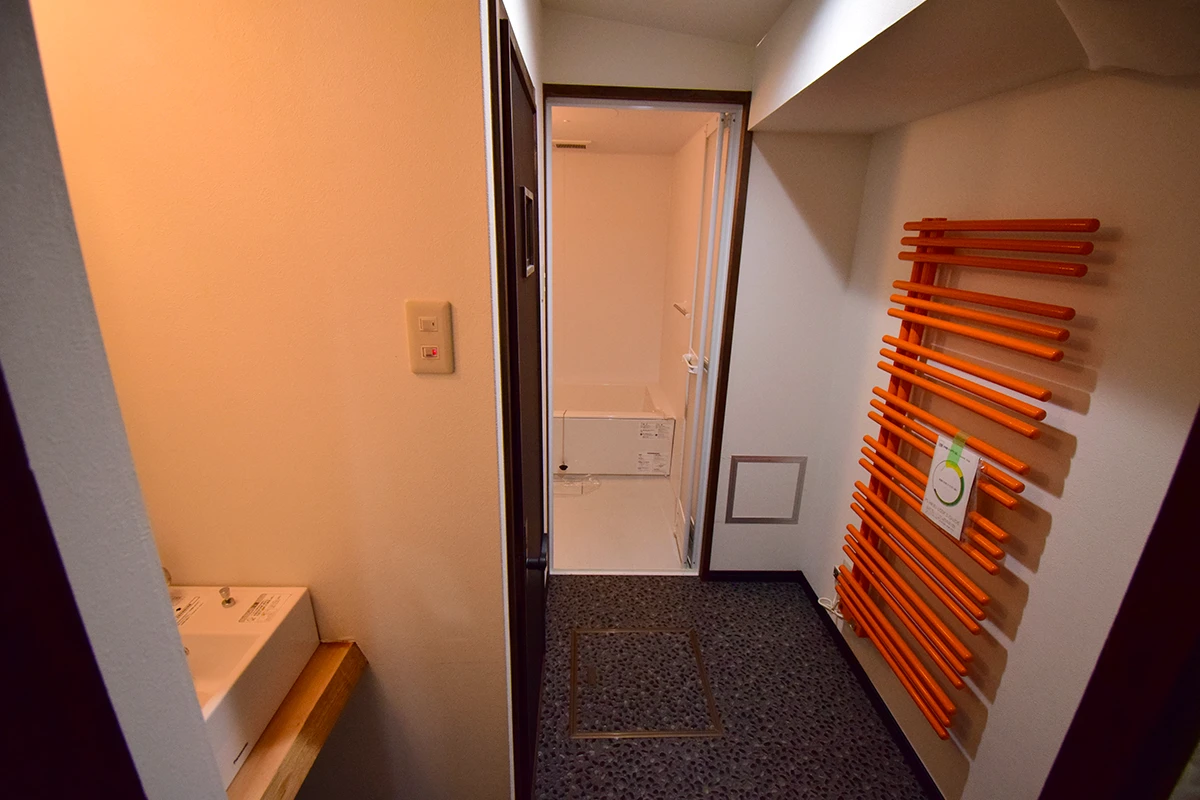 Modern Kyoto Machiya: Remodeled Living & Business Gem with Garden Views in Shimogyo