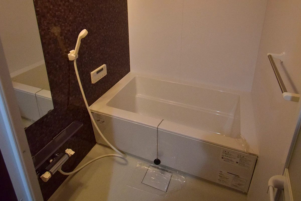 Modern Kyoto Machiya: Remodeled Living & Business Gem with Garden Views in Shimogyo