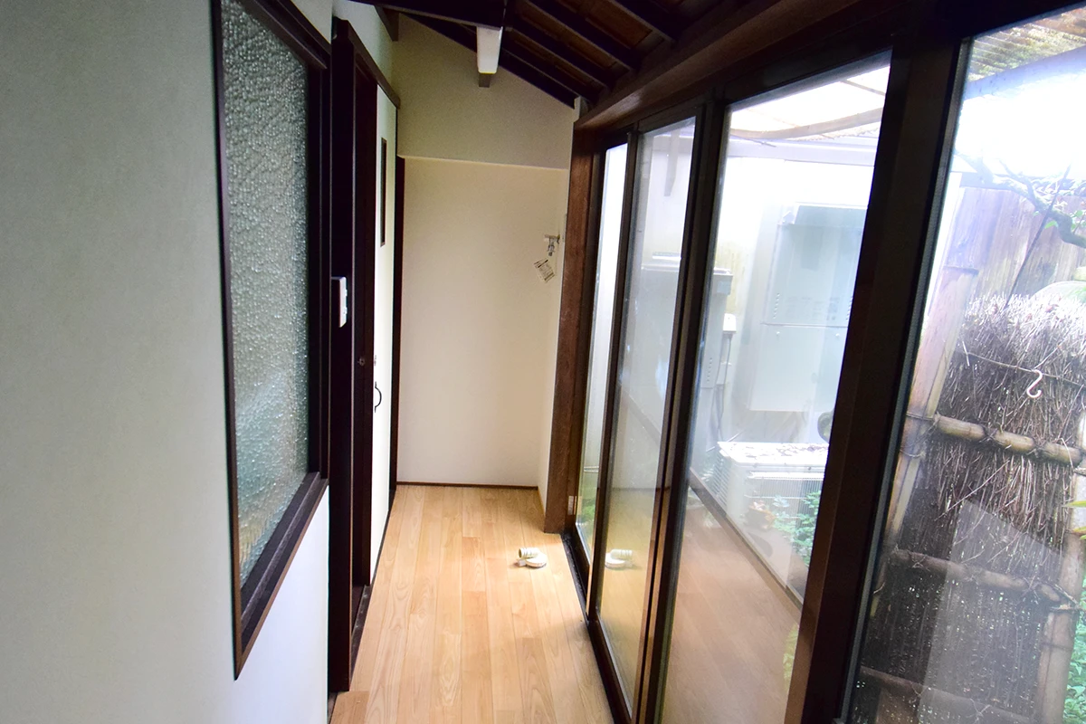 Modern Kyoto Machiya: Remodeled Living & Business Gem with Garden Views in Shimogyo