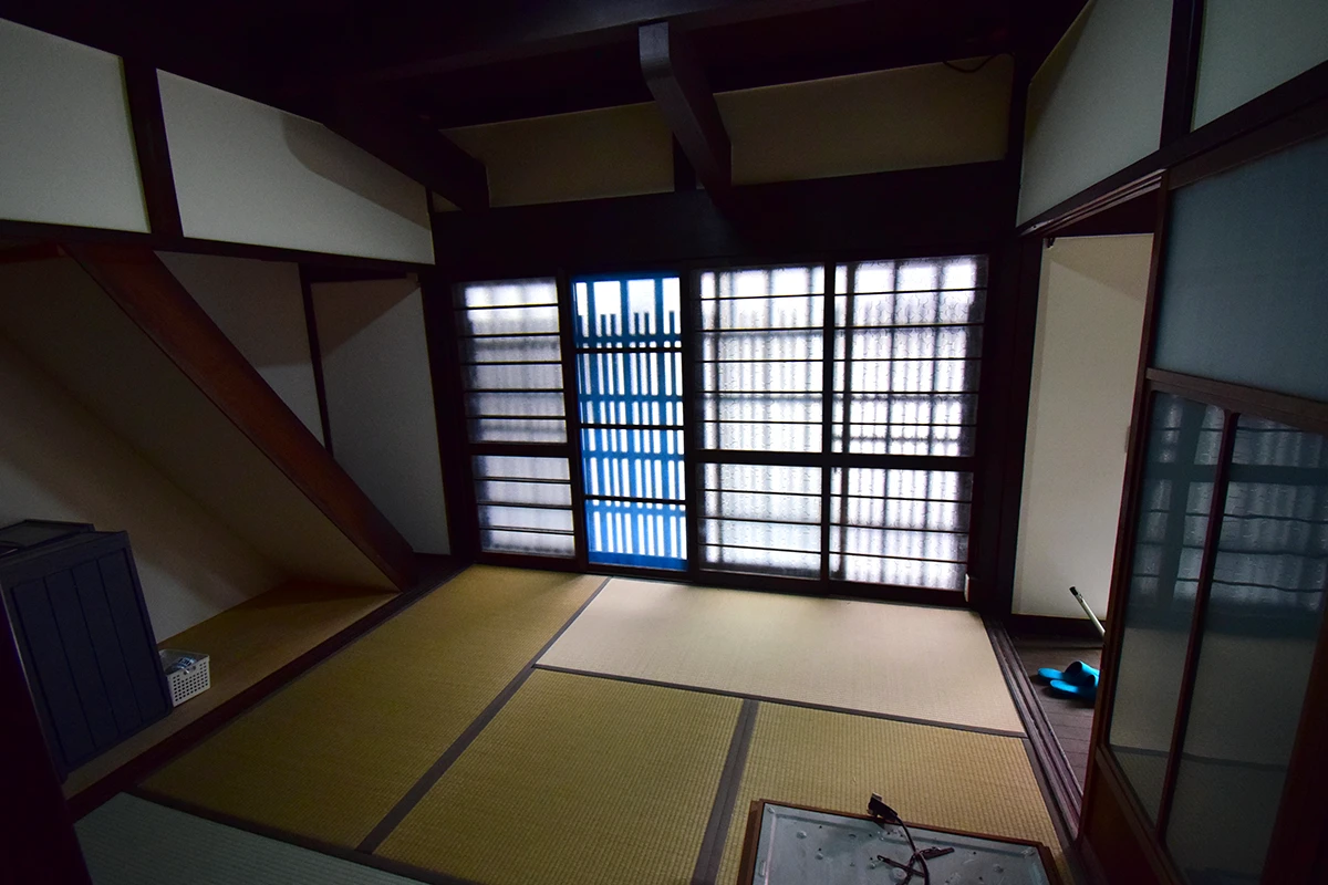 Modern Kyoto Machiya: Remodeled Living & Business Gem with Garden Views in Shimogyo