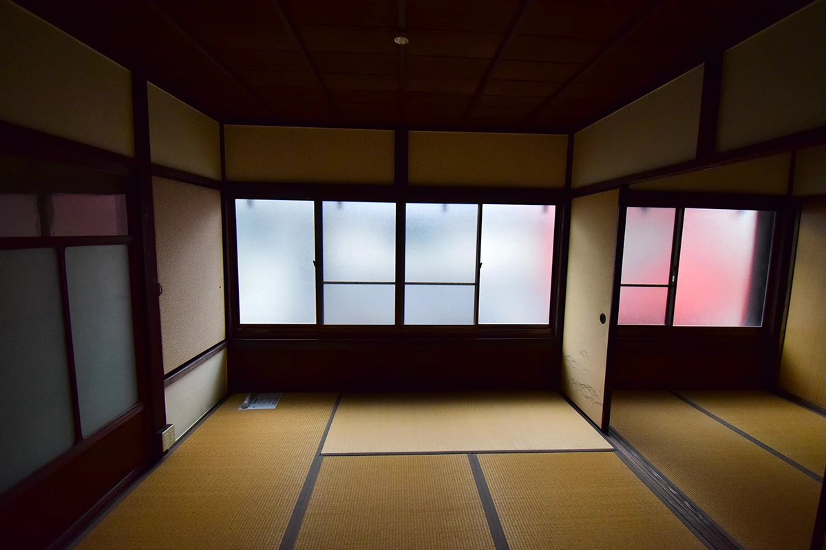 Modern Kyoto Machiya: Remodeled Living & Business Gem with Garden Views in Shimogyo