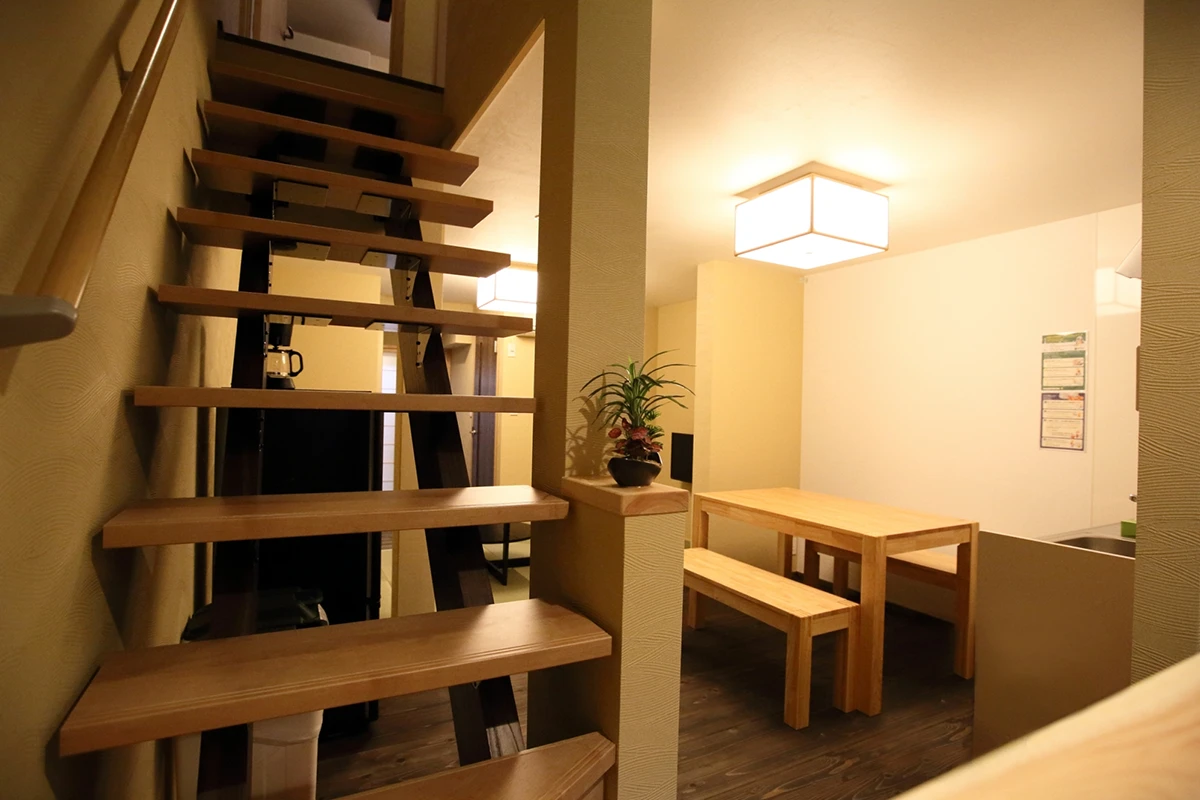Higashiyama Machiya Gem: Remodeled Guesthouse with Garden & Prime Station Access