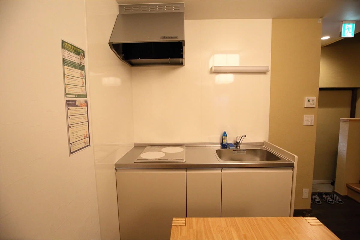 Higashiyama Machiya Gem: Remodeled Guesthouse with Garden & Prime Station Access