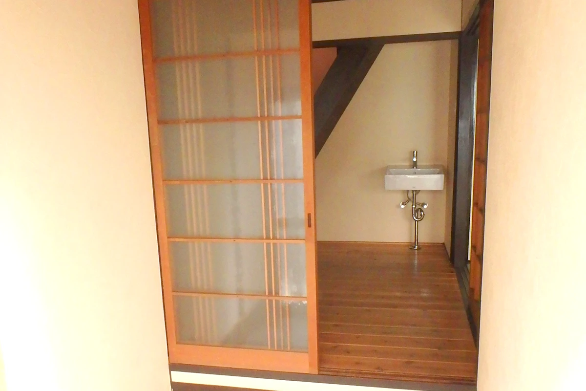 Quiet Higashiyama Machiya Investment Property: Fully Remodeled Gem with Bright, South-Facing Rooms