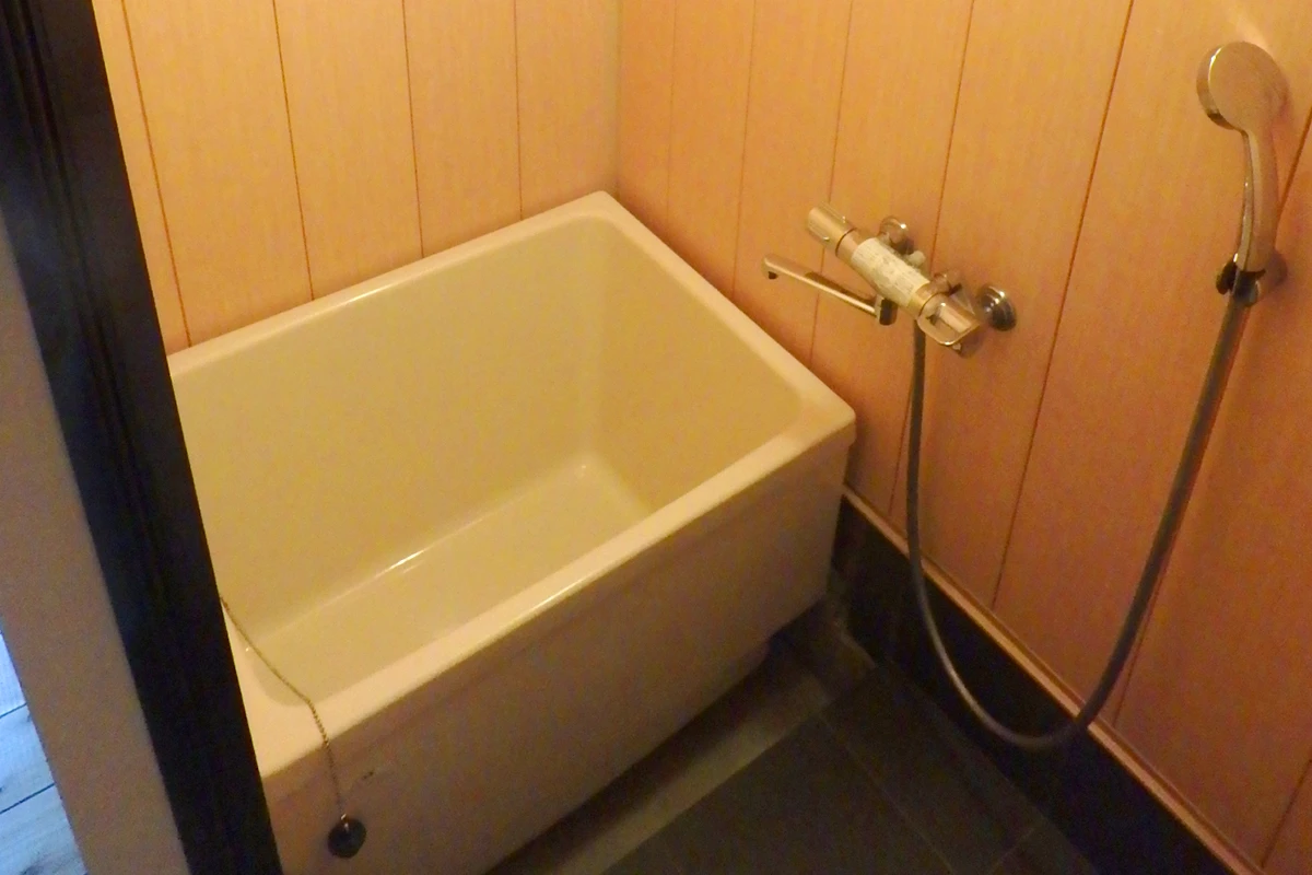 Quiet Higashiyama Machiya Investment Property: Fully Remodeled Gem with Bright, South-Facing Rooms