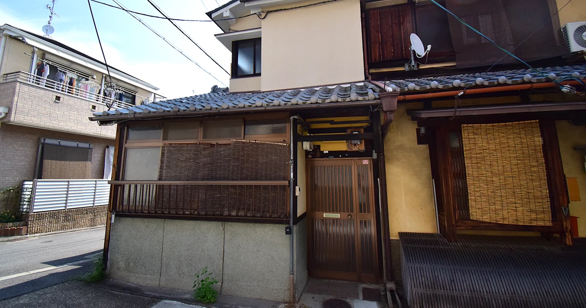 Unrenovated Historic Kyoto Machiya in a Vibrant Commercial District