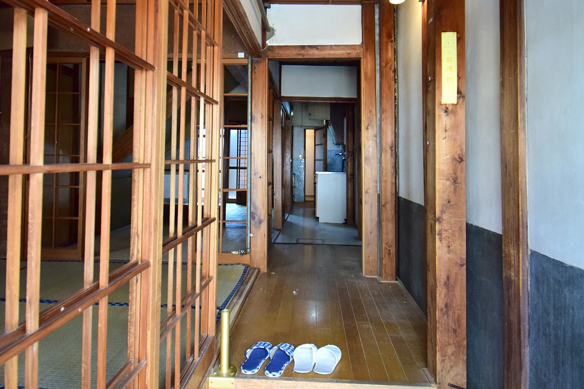 Unrenovated Historic Kyoto Machiya in a Vibrant Commercial District