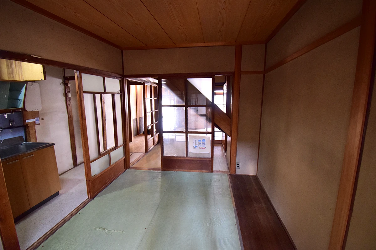 Unrenovated Historic Kyoto Machiya in a Vibrant Commercial District