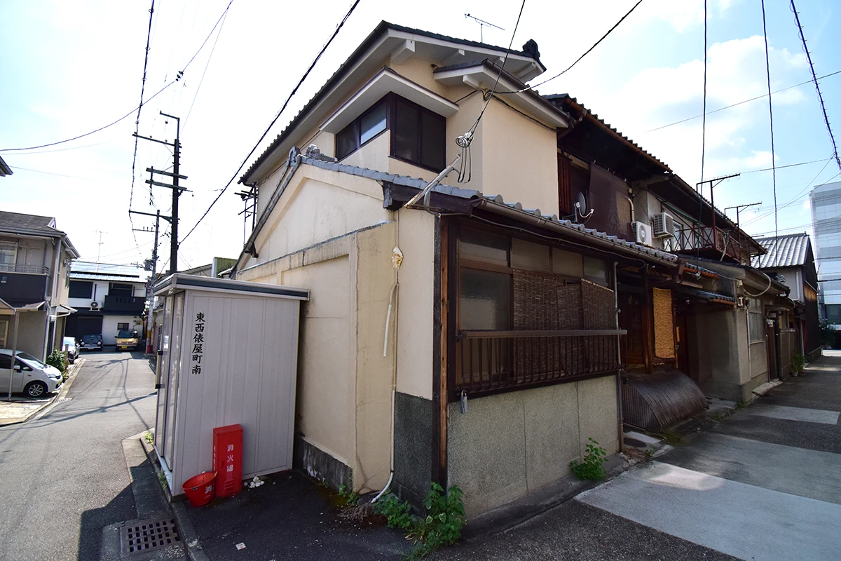 Unrenovated Historic Kyoto Machiya in a Vibrant Commercial District