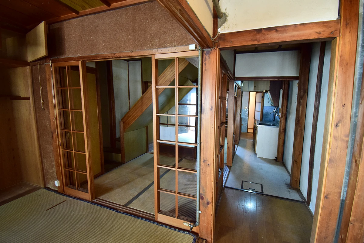 Unrenovated Historic Kyoto Machiya in a Vibrant Commercial District