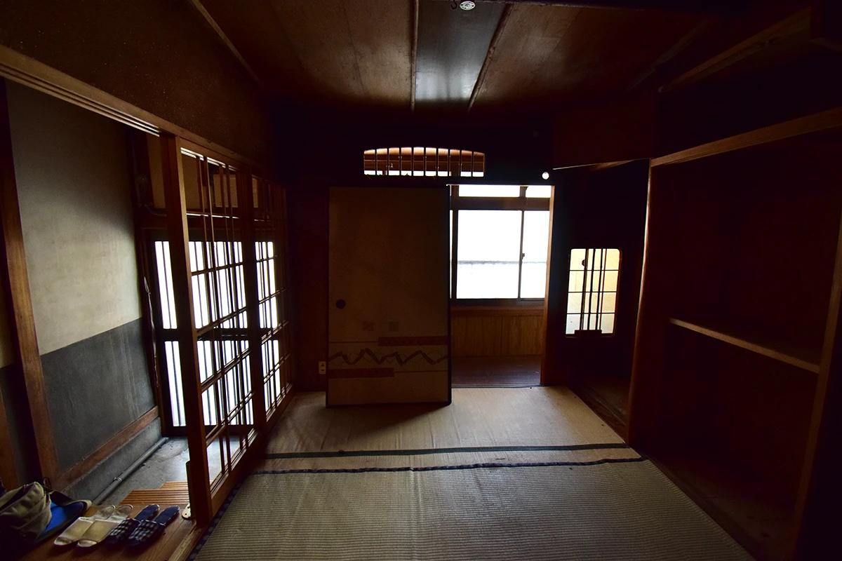 Unrenovated Historic Kyoto Machiya in a Vibrant Commercial District