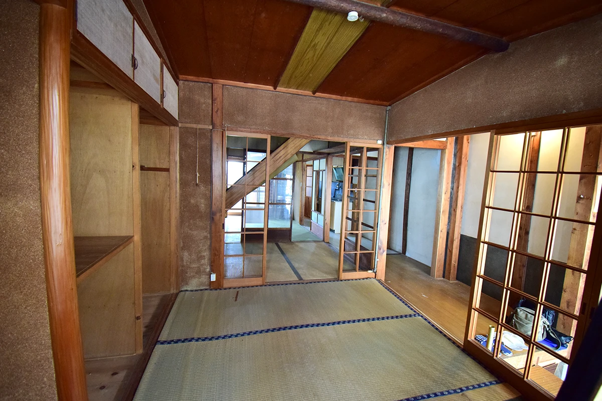 Unrenovated Historic Kyoto Machiya in a Vibrant Commercial District