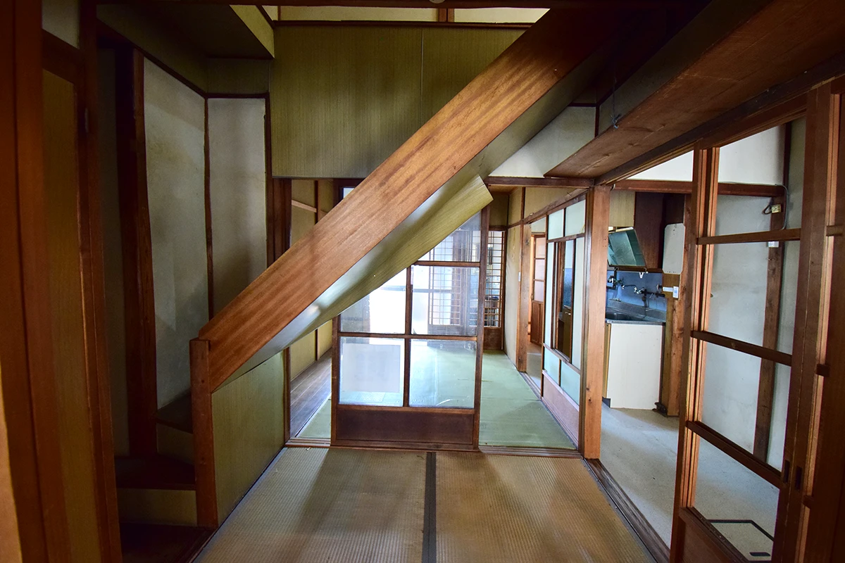 Unrenovated Historic Kyoto Machiya in a Vibrant Commercial District