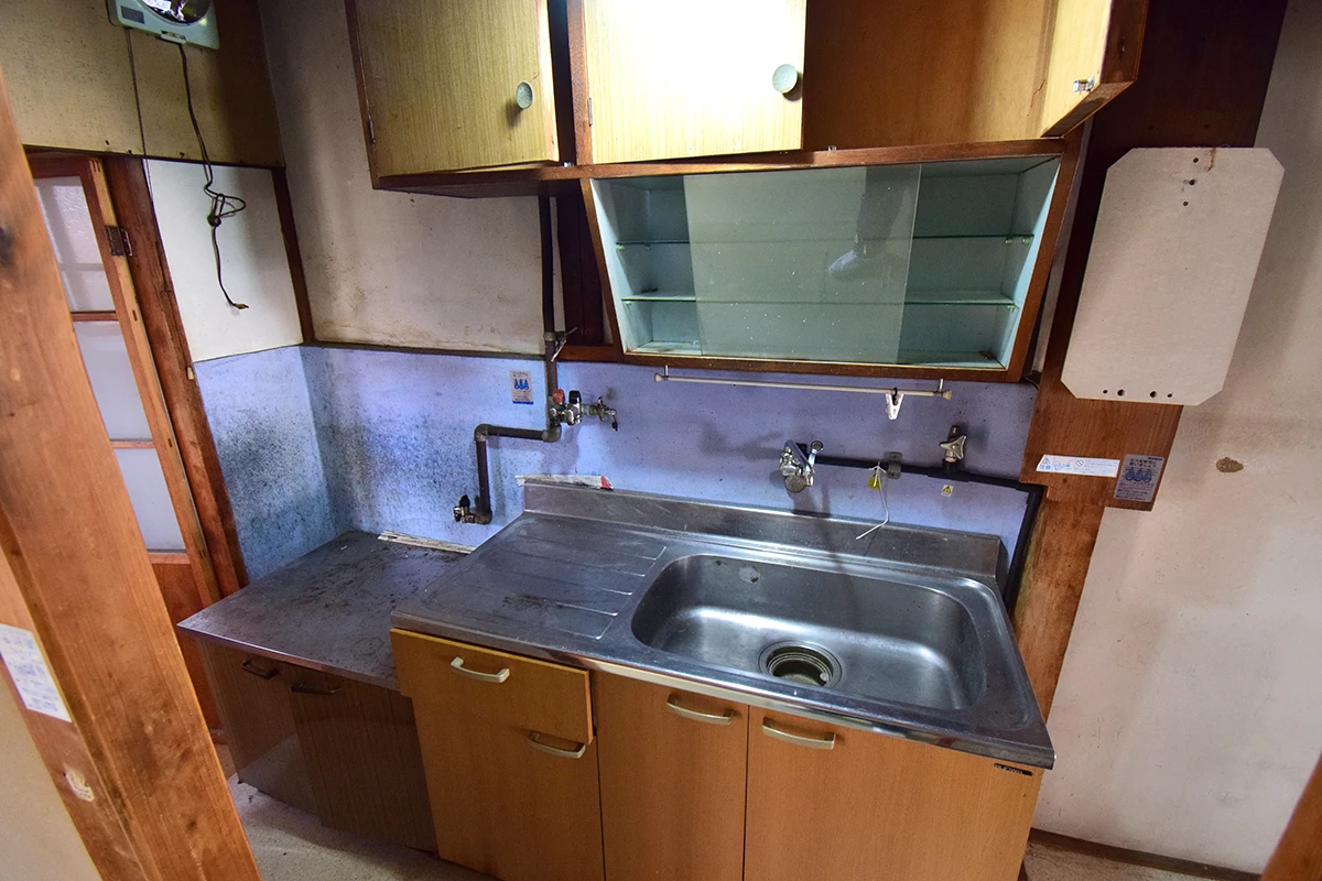 Unrenovated Historic Kyoto Machiya in a Vibrant Commercial District