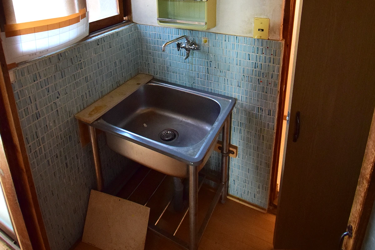 Unrenovated Historic Kyoto Machiya in a Vibrant Commercial District