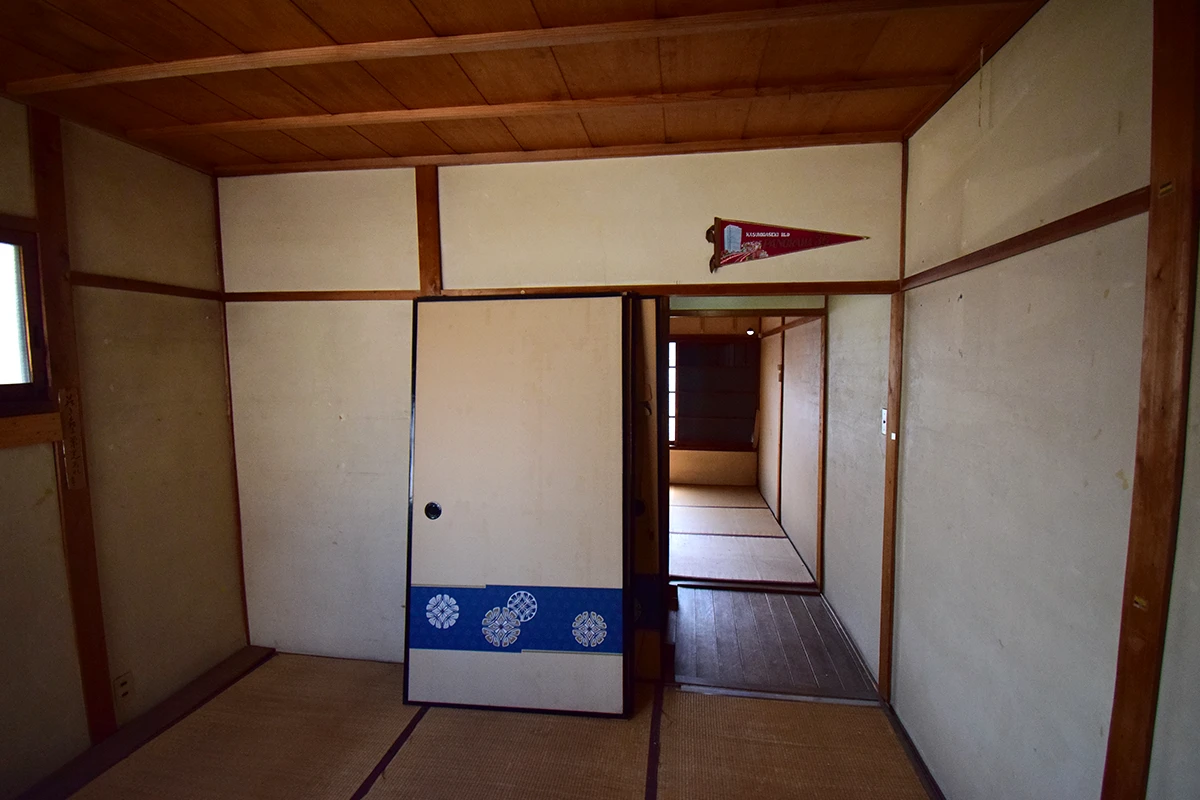 Unrenovated Historic Kyoto Machiya in a Vibrant Commercial District