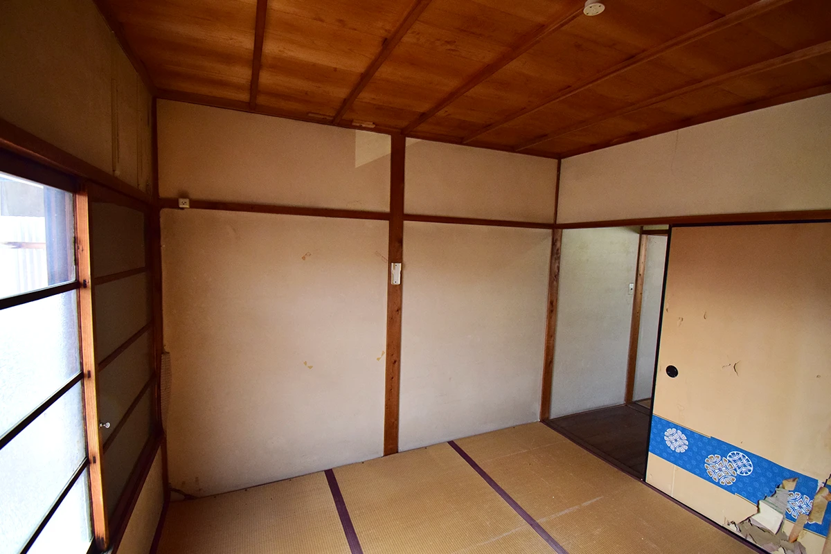Unrenovated Historic Kyoto Machiya in a Vibrant Commercial District