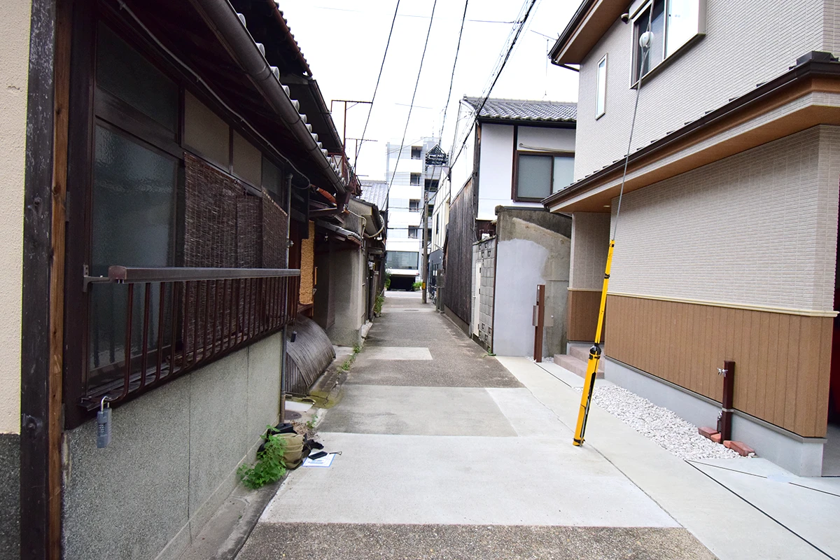 Unrenovated Historic Kyoto Machiya in a Vibrant Commercial District