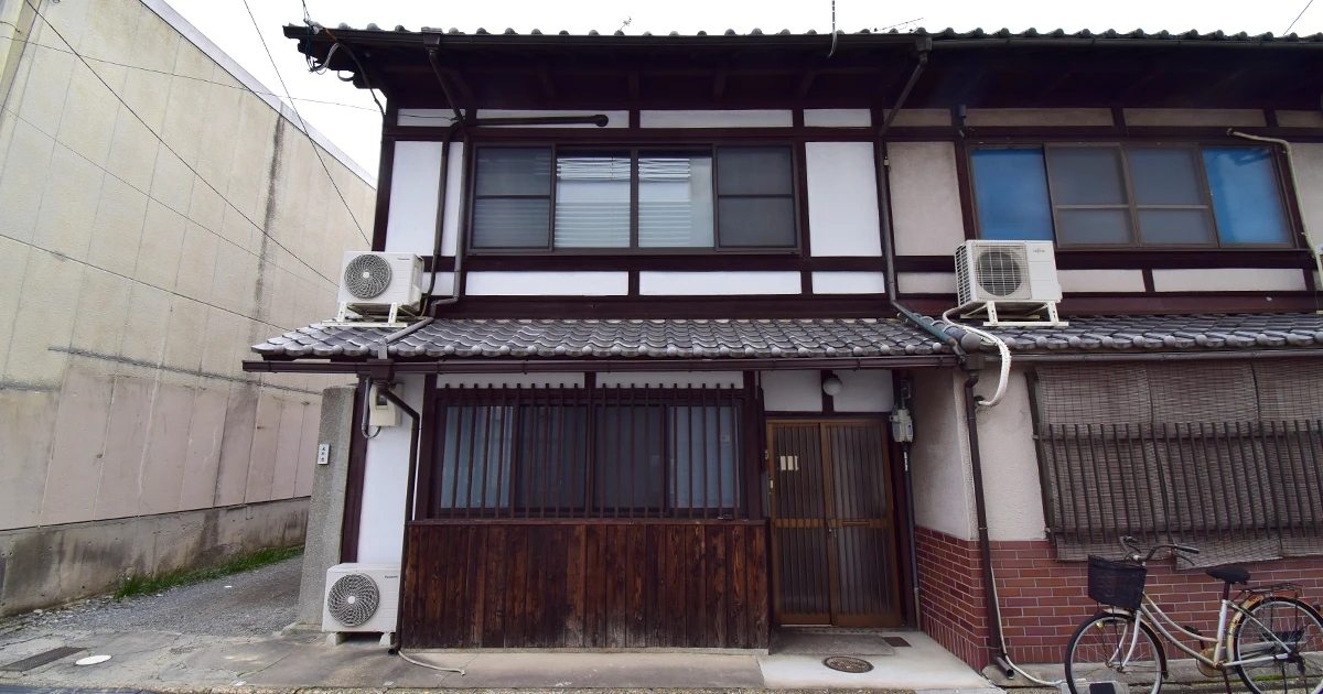 *Kyoto Machiya Gem: Remodeled Home Blending Tradition & Modern Comfort Near JR Tanbaguchi